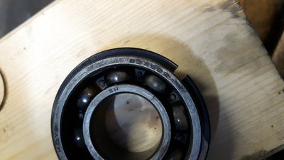 5_Einreihiges Getriebeeingangswellenlager mit Nut und Ring.jpg