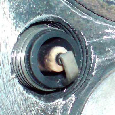 Kerze im Gewinde.JPG